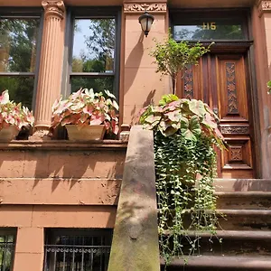 West 119th Guest Bed & Breakfast