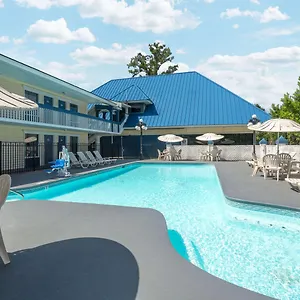 Hotel Days By Wyndham Airport Savannah